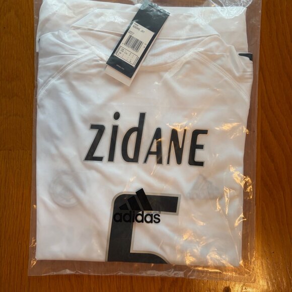 Zidane 2005/06 Retro Soccer Jersey – Size L – New - Picture 9 of 9